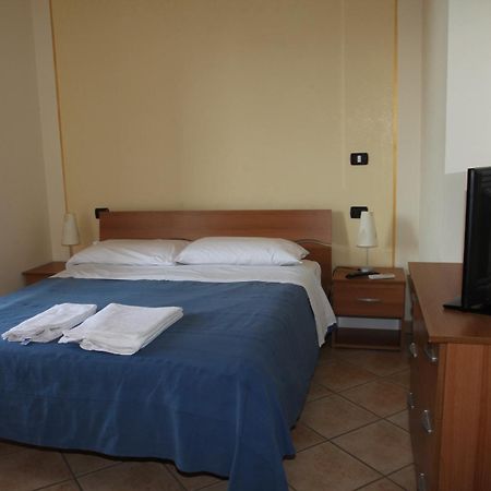 Bed and Breakfast Laghetto Ai Portici Pastrengo Habitación foto